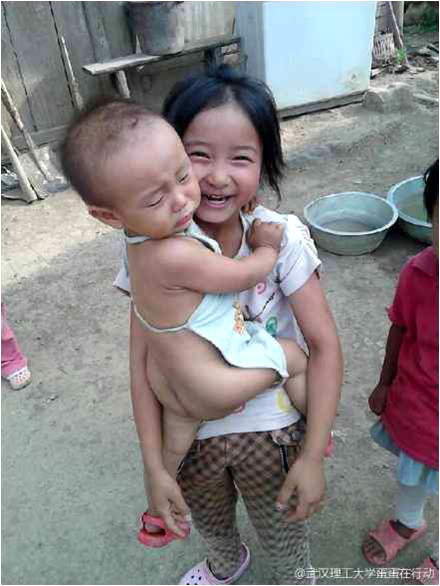 7��17�գ����������Єӡ��F���η�ꠌ�֧�̵ĺ��ӂ��M���˼��L�����o���ӂ���ȥ�˺��ε�������һ��꠆T�f�����F(xi��n)�ڽK���˽⺢�ӂ�?y��u)�ʲô���t����߀�О�ʲô���С�С���֡���С�������@���ɽ·��ĺ��y�����еĺ����όW(xu��)ǰ߀���Ƚoţ��ݡ������D�ϵ�СŮ���mȻ���g����������ܵ��ѽ�(j��ng)ʮ�֋��졣