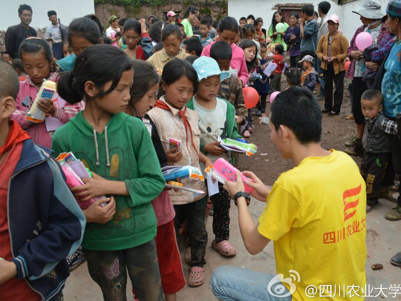 7��28������(j��ng)�v��2��(g��)��С�r(sh��)��ɽ·���Ĵ��r(n��ng)�I(y��)��W(xu��)����·ꖹ⡱�F(tu��n)�(du��)�I���Đ������Y���(du��)�T�ʹ���Ĺ�ͬŬ�����\(y��n)���˴���K���͵��˺��ӂ������ϡ�