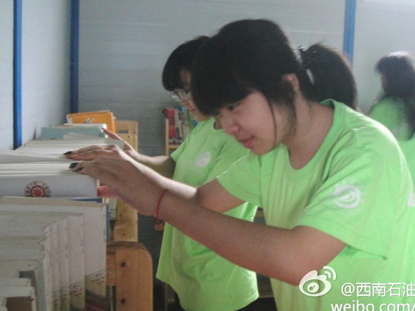 7��20�գ��巿����Đ��ĕ��ݽK��������ʯ�ʹ�W(xu��)У��ӛ�߈F(tu��n)꠆T����Ŭ���²����ꮅ���D��һ��꠆T������D���^����¶������ϲ��Ц����