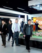 晉江城市展館　　晉江城市展館大樓位于世紀大道西側，于2004年12月動工建設，地上四層、地下一層，總建筑面積為18645平方米，項目總投資為7500萬元。