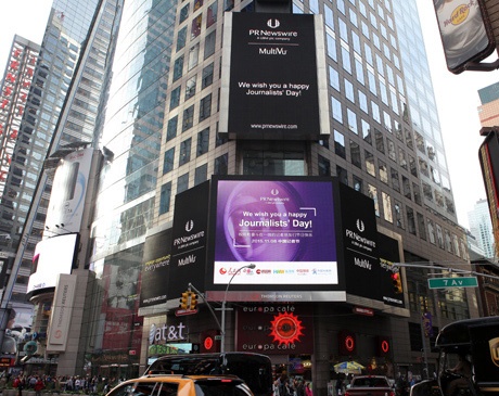 環(huán)球網在紐約時代廣場送出2015中國記者節(jié)祝福。