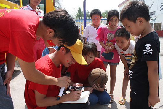 ���Ϲ��I(y��)��W�����Q�׌WԺ����ϵ�P�h�������ж�������������`꠵�����ʡƽ�ɽ���P�hѦ���(zh��n)���Ӝϴ���ӢС�W�_չ֧�̻�ӣ��e�k��ӢС�W��һ��Ȥζ�\�ӕ���׌�W���w���W��ƥ�˾������D��W����ِ��ȴ�����ِ�ɿ���