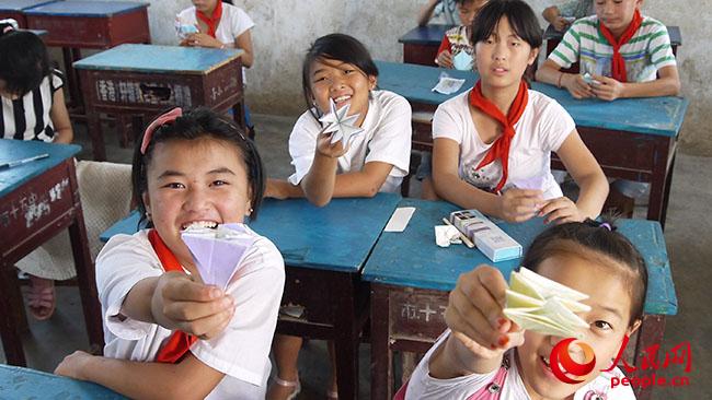 ���ϿƼ���W(xu��)��һ��һ·���x��(w��)֧���c����(zh��n)��ؚ�{(di��o)�Ќ�(sh��)�`�F(tu��n)���������(y��ng)�h��¹ɽ�(zh��n)�u�ŸG���_չ�x��(w��)֧�̺ͷ�ؚ�{(di��o)����־Ը�߽o���ӂ��_�O(sh��)�ֹ��n�����D�麢�ӂ�չʾ�ֹ���Ʒ�����F(tu��n)�(du��)�ṩ��