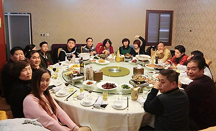 ���İ�̎�����l(xi��ng)���ҵļ��l(xi��ng)�������ھW(w��ng)���´����L(f��ng)���(d��ng)�У���(sh��)������(l��i)�Ը��صľW(w��ng)��ͨ�^(gu��)�R�^�����ֺ�΢ҕ�lӛ����Լ��ڼ��l(xi��ng)����Ҋ(ji��n)�������@Щƽ��(sh��)�Ľ�����������֟o(w��)���B͸������Đ�(��i)�����^��ÿһ�c(di��n)΢С��׃�������ǰl(f��)�����l(xi��ng)�H��߅�Ĵ��������ܽo�l(xi��ng)�H����(l��i)�����ī@�øУ��͌�(du��)�Լ����l(xi��ng)���Ժ����M�㡭��Ԕ��(x��)�� 