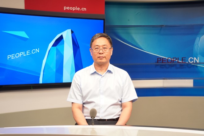 中國(guó)藝術(shù)研究院院長(zhǎng)、黨委副書記周慶富做客人民網(wǎng)。張力洋攝