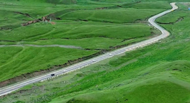 飛越烏鞘嶺 瞰盡絲路翡翠屏